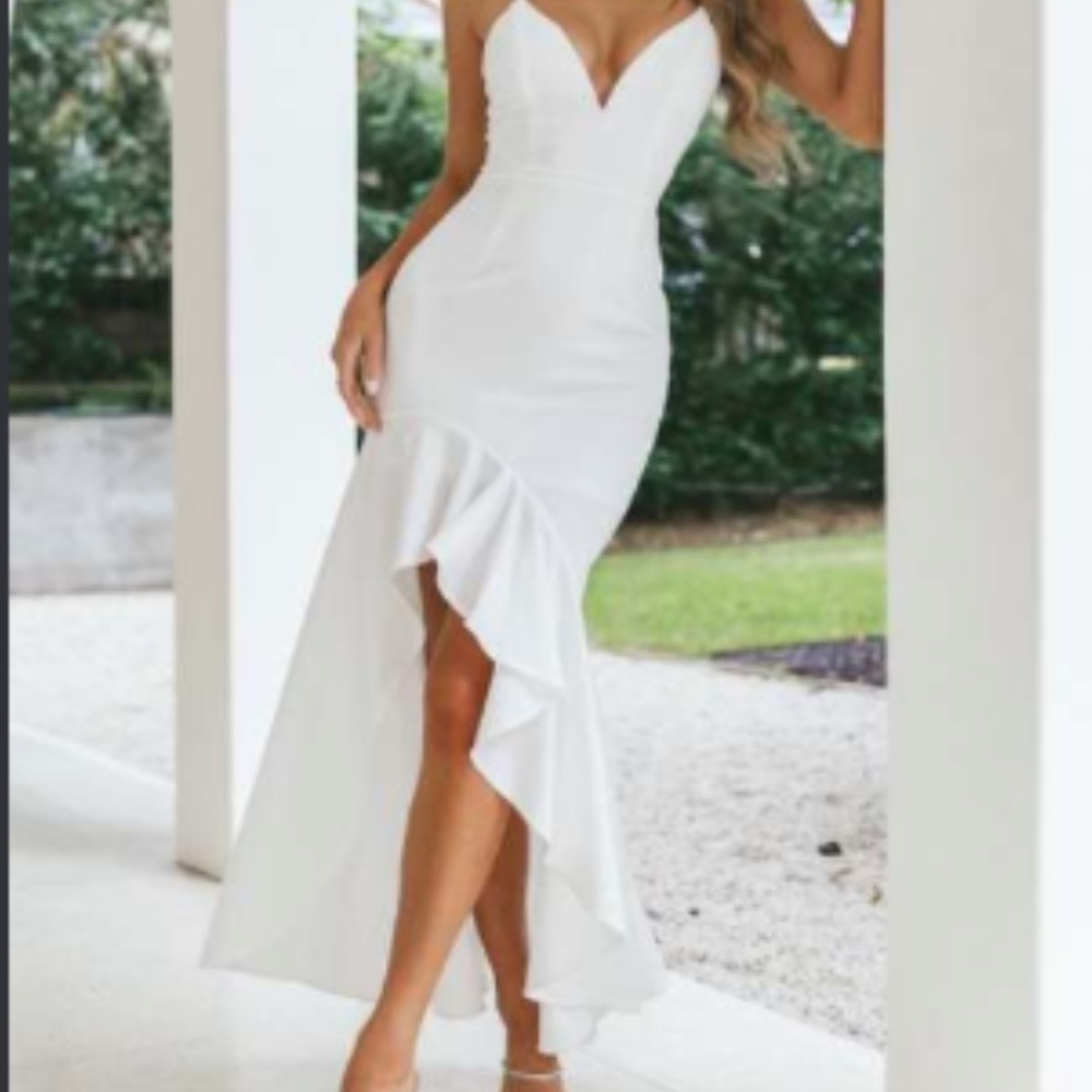 Selfie Leslie White dress